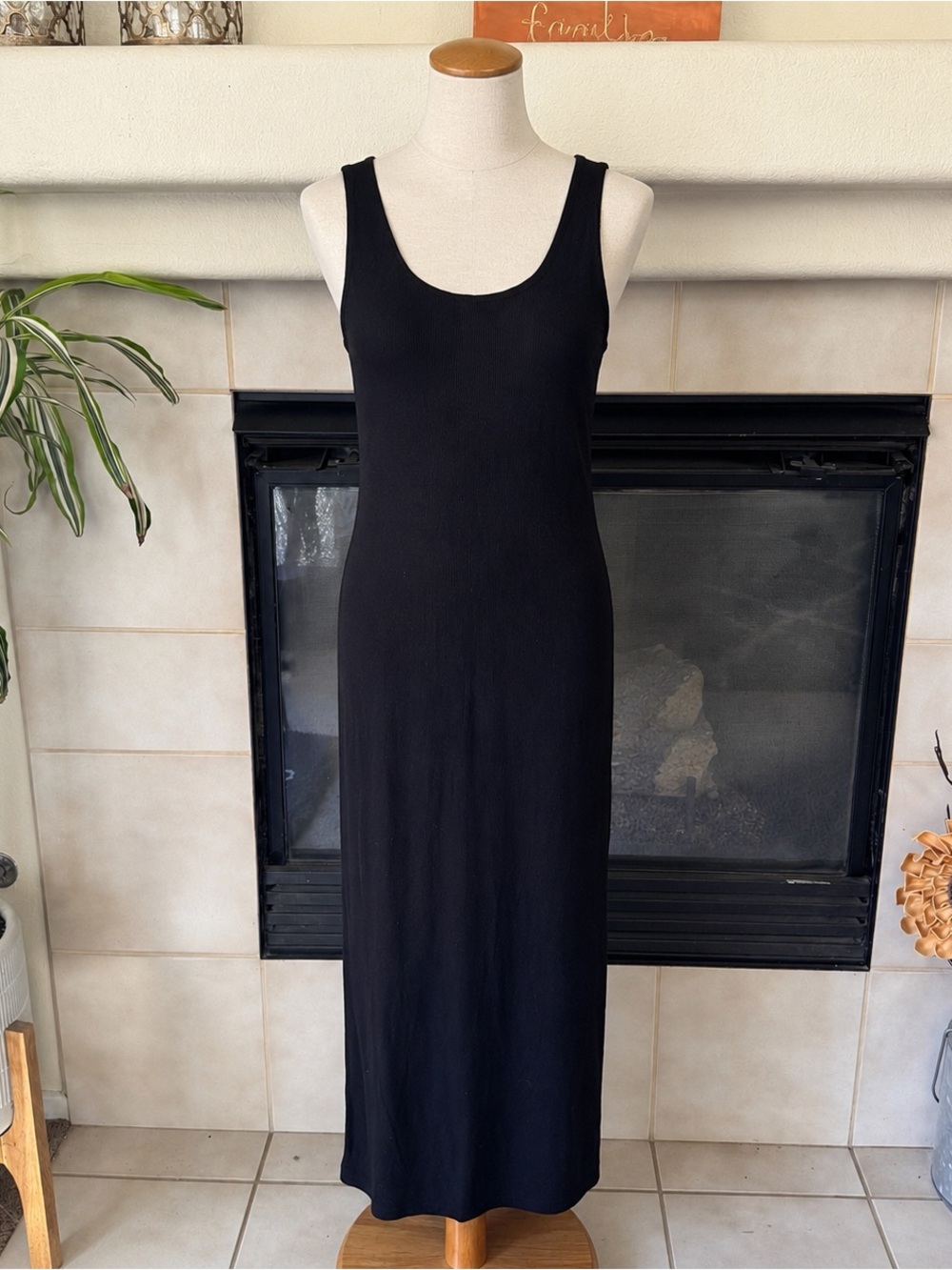 Heart & Hips Black Sleeveless Scoop-Neck Maxi Dress